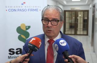 Ministro de Salud, Dr. Fernando Boyd Galindo declaraciones pacientes de hemodialisis 