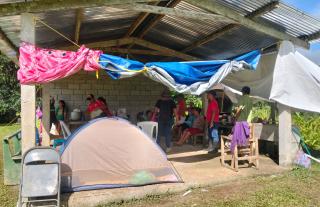 Minsa entrega 85 mosquiteros y agua a moradores de El Bajito de San Miguel en Penonomé