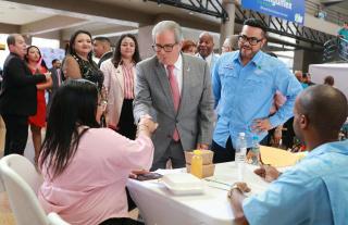 Con feria de salud en Albrook, Minsa da inicio a la campaña de la “Cinta Rosada y Celeste”
