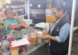 Verifican puestos de alimentos en la Feria de Changuinola