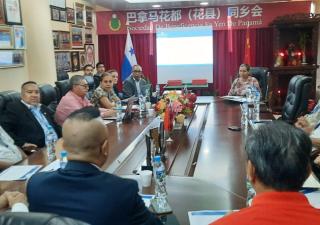 Salud se reúne con funcionarios de la Sociedad Fayen para tratar la situación actual de los establecimientos comerciales.