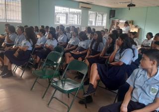 Estudiantes del Colegio Venancio Fenosa Pascual reciben orientación en Salud