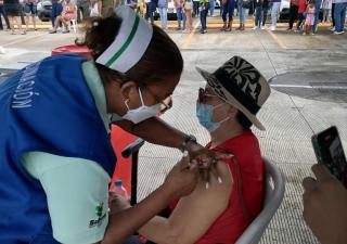 Refuerzan la estrategia para aplicar dosis contra la influenza y demás vacunas