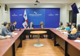 Viceministra de Salud recibe visita del director general del Instituto Internacional de Vacunas IVI
