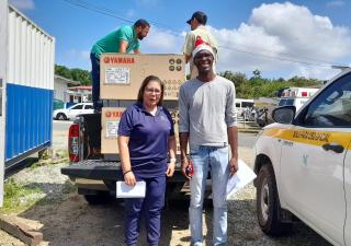 Entrega de equipos de oficina y motores fuera de borda en Panamá Este