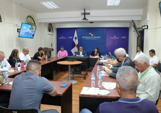 MINSA y representantes de corregimientos buscan mecanismos para contrarrestar avance del Dengue •	
