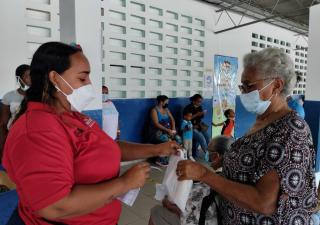 Niños y niñas de Reintegra/Colón celebran fiesta de navidad