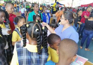 Salud participa en la feria educativa en Colón