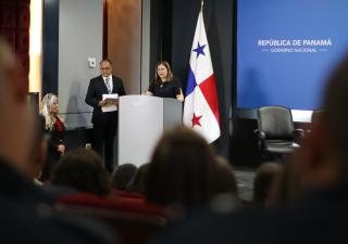 Ministra Turner anuncia iniciativa legislativa a favor de la prevención del suicidio.