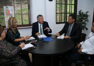 Embajador de México se reúne en el MINSA