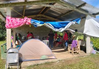 Minsa entrega 85 mosquiteros y agua a moradores de El Bajito de San Miguel en Penonomé