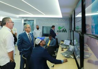Ministro de Salud participa en la entrega de las órdenes de proceder para un nuevo modelo de recolección de basura en Panamá