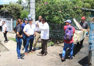 Ministro de Salud inspeccionó áreas críticas y recuperadas en San Miguelito
