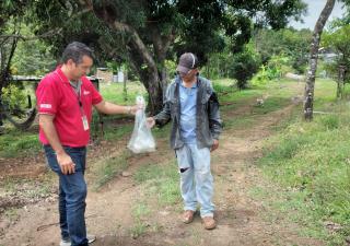 Ministerio de Salud hace entrega de pastillas de hipoclorito de calcio en la comunidad de La Carrillo.