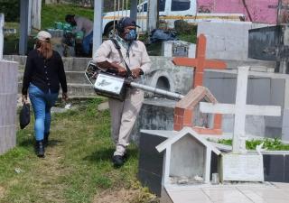 Inician fumigación en los cementerios de Panamá Norte