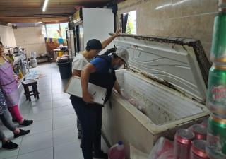 Minsa realiza operativo a establecimientos de alimentos en el sector de Cañitas