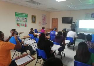 Personal de Salud en Colón se actualiza sobre temas respiratorios