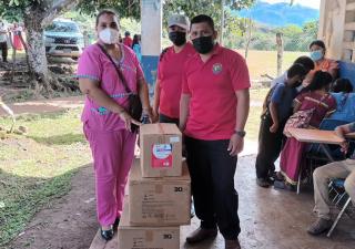 Personal médico, técnico y administrativo realizan jornada de trazabilidad en el distrito de Jironday en la comarca Ngäbe-Buglé