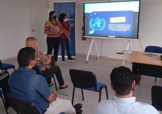 Reunión mensual para analizar los casos de muertes maternas en Panamá Oeste.