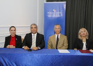 Profesionales de la salud presentan informe de capacitación