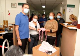 Entrega de mascarillas al personal administrativo del MINSA