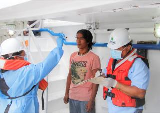 MINSA inspecciona barco con tripulación asiática en el Puerto de Vacamonte