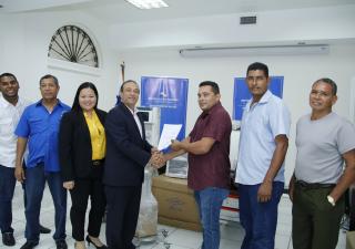Ministerio de Salud realiza entrega de equipo para Darién