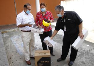  Entrega de insumos al Hospital Santo Tomás