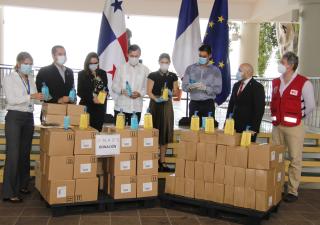 Embajada de Francia dona insumos a MINSA