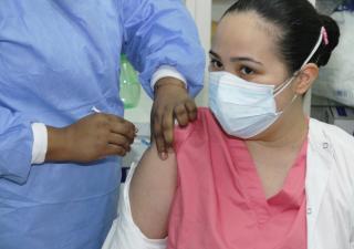 HSMA ha vacunado al 30% de su personal sanitario que atiende en salas COVID-19 