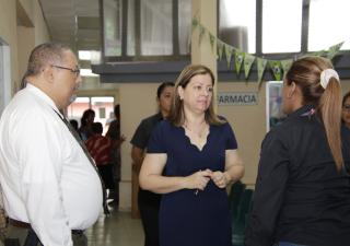 Ministra Turner recorre centro de Salud de Curundú