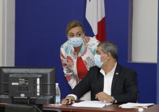 Ministro Sucre plantea a dirigentes de gremios médicos necesidad de nuevas contrataciones