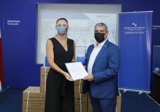 "Movimiento Todo Panamá" dona 30 mil jeringuillas al MINSA 