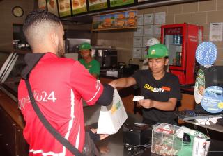 Ministerio de Salud realiza operativo en restaurantes de comida rápida