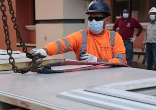 El Hospital Santo Tomás recibe infraestructuras para la atención previa ante el COVID-19 