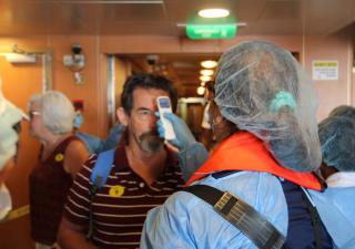 Se inspeccionan cruceros en el puerto de Amador