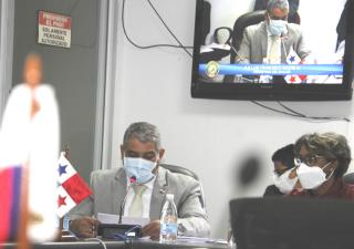 Toda la población será vacunada: Ministro Sucre