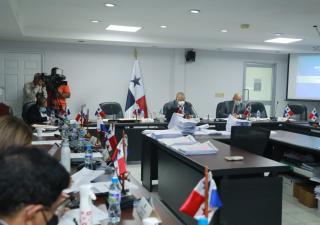 Ministro Sucre responde cuestionario en la Asamblea Nacional   