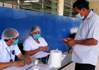 Proceso de vacunación a docentes en Azuero