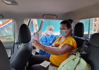 Aplican 720 dosis de AstraZeneca en un día en auto exprés de Feria Internacional de Azuero 