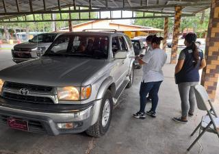 Voluntarios satisfechos con vacunación en auto exprés de Azuero 