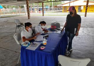 Aplican 960 vacunas en auto exprés de la Feria Internacional de Azuero 