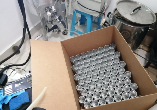 Desmantelan producción de bebidas alcohólicas clandestinas