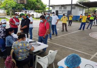 Realizan prueba de antígenos a constructores en Bocas del Toro