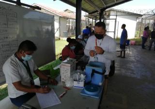 Realizan vacunación en Centro Penitenciario de Changuinola