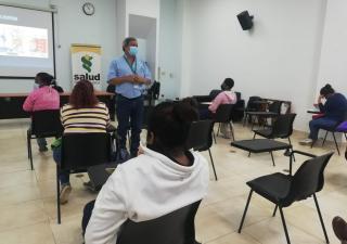 Capacitan a manipuladores de alimentos en Bocas del Toro