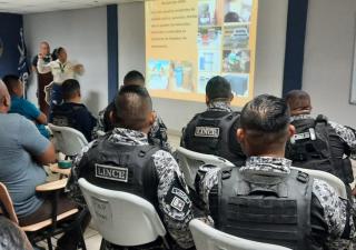Equipo regional de Bocas del Toro dicta docencia sobre dengue a la Policía Nacional de Changuinola