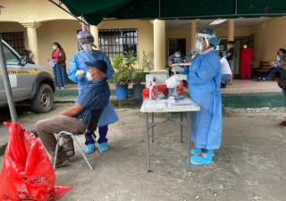 Realizan hisopados en varias instituciones en Bocas del Toro