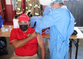 Bomberos de la provincia de Coclé reciben primeras dosis de vacuna 
