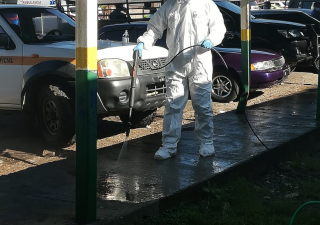 Limpieza en Centro de Salud de Boquete.